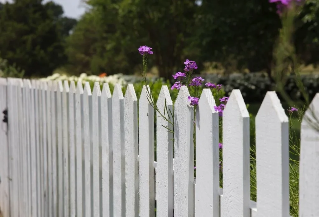 commercial fence contractor